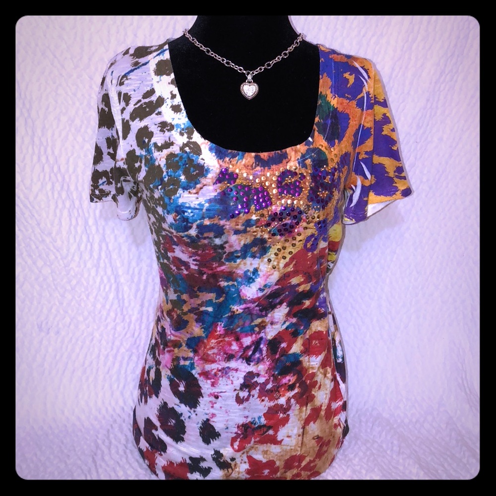 Gently used, Trend setting and fun to wear Top!